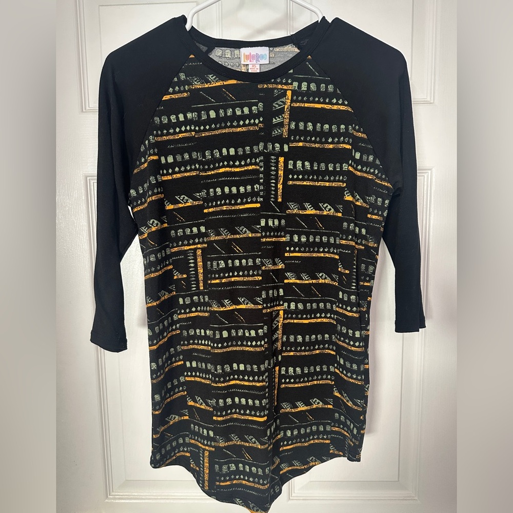 LuLaRoe Randy T-shirt. Size XS